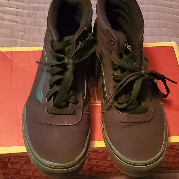 Vans - Picture 2 of 5